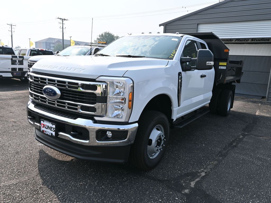 2025 Ford F-350 XL photo 2