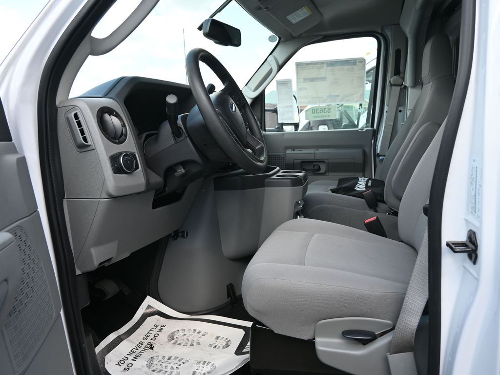 2025 Ford E-Series Cutaway Base - Photo 11