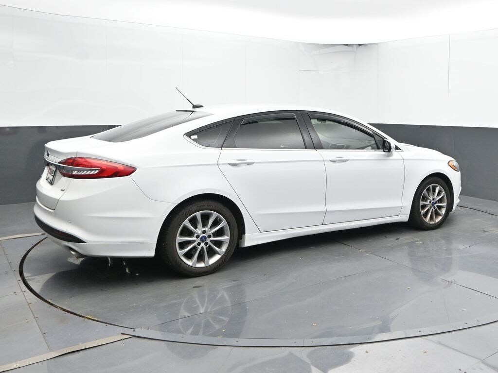 Used 2017 Ford Fusion SE Sedan