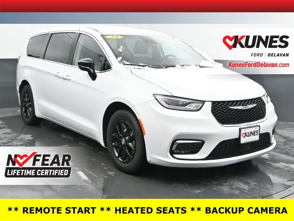 2024 Chrysler Pacifica Touring L's photo