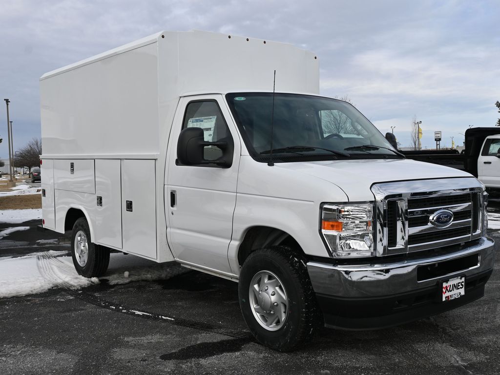 2025 Ford E-Series Cutaway Base