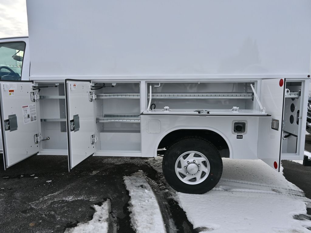 2025 Ford E-Series Cutaway Base - Photo 13
