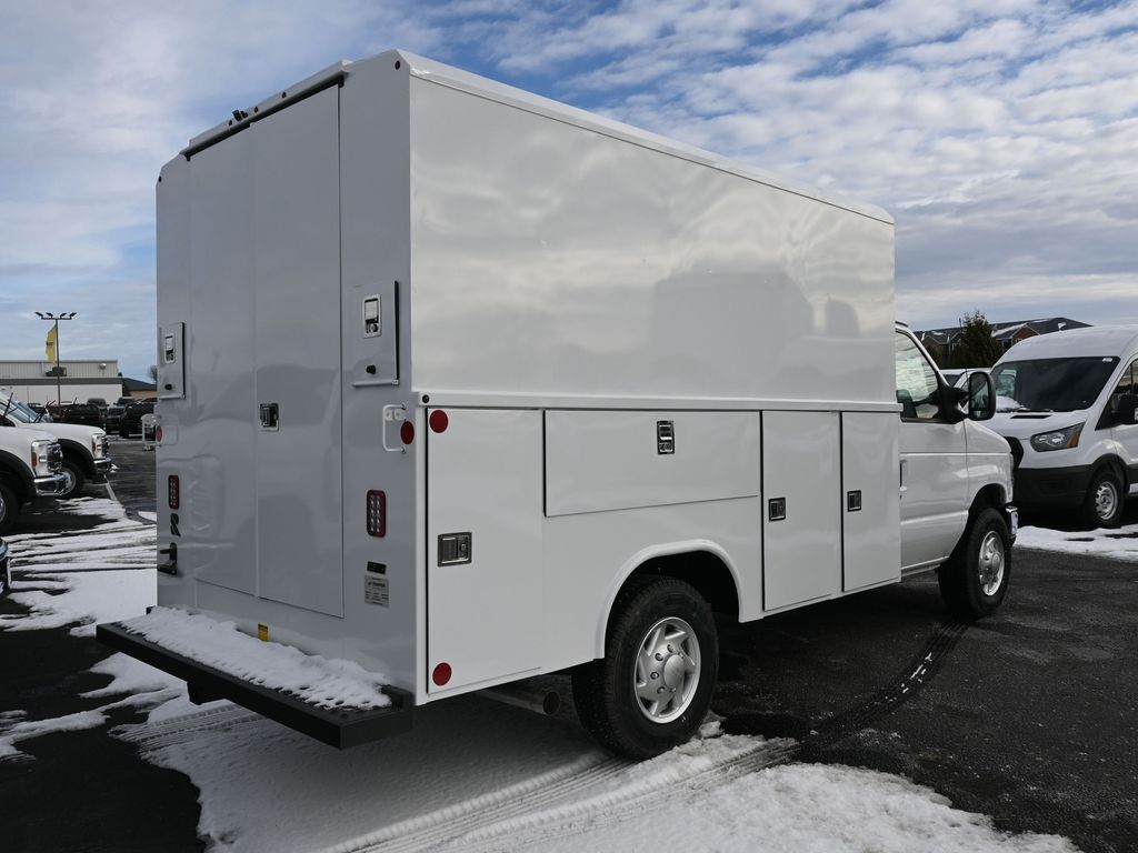 2025 Ford E-Series Cutaway Base