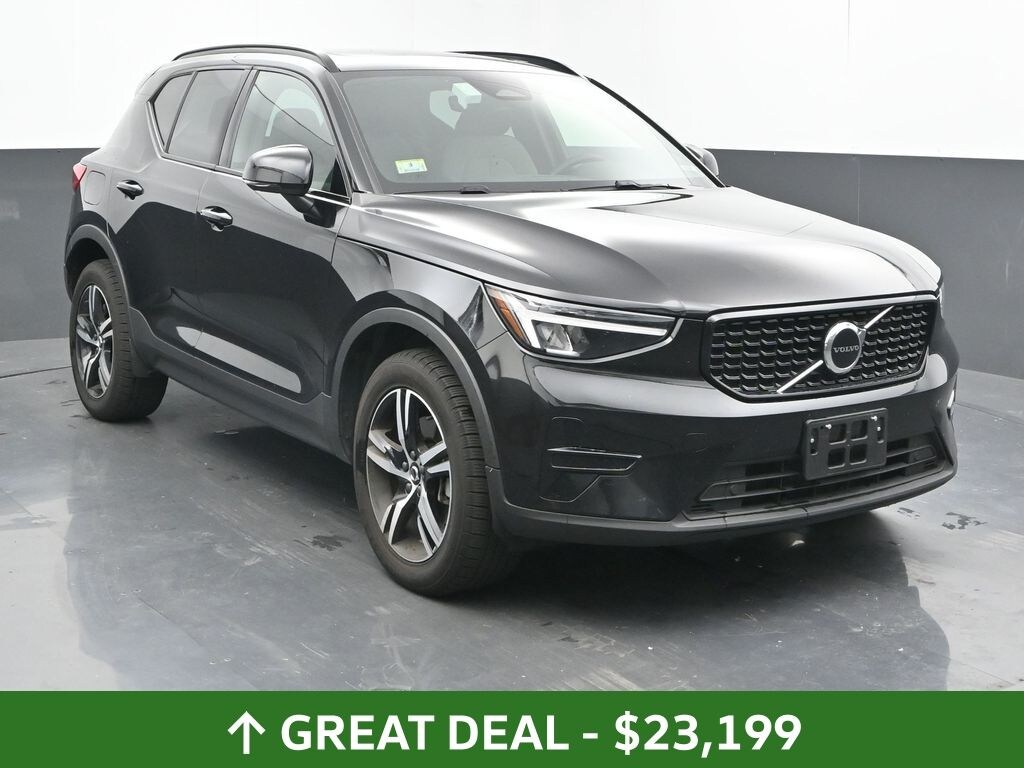 Used 2024 Volvo XC40 B5 Core SUV
