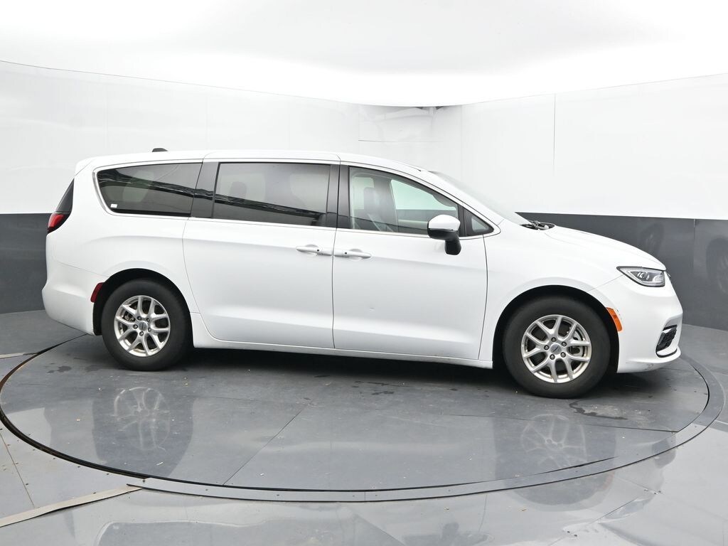 Used 2023 Chrysler Pacifica Touring L Van Passenger Van