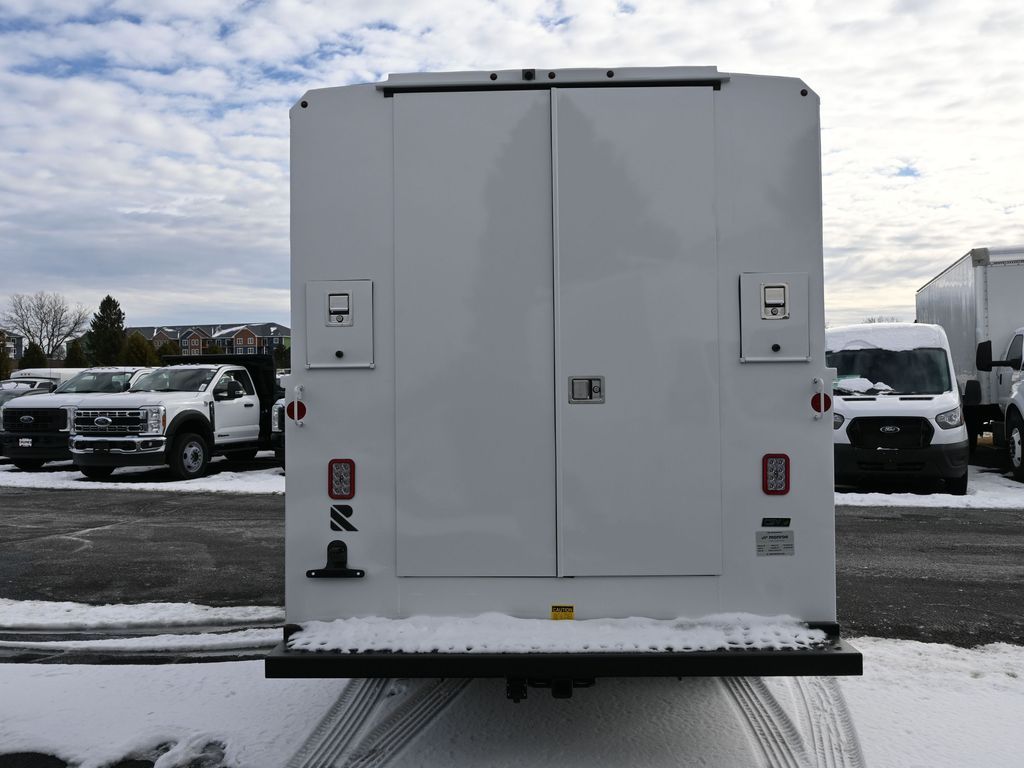 2025 Ford E-Series Cutaway Base - Photo 6