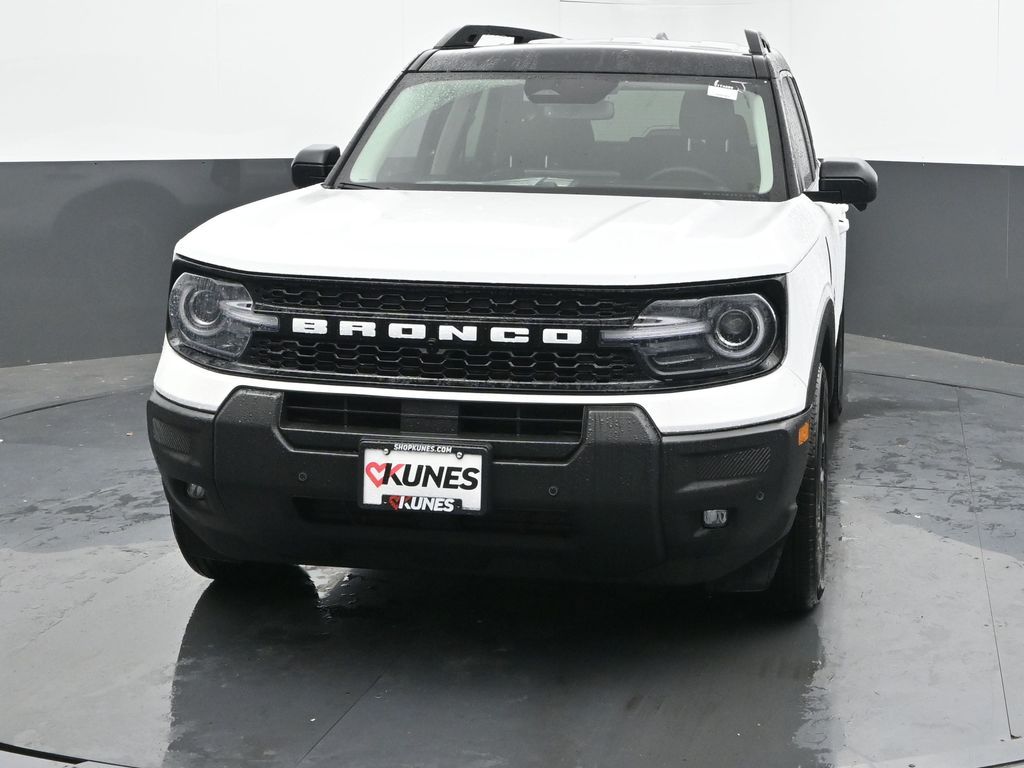 2025 Ford Bronco Sport Outer Banks photo 2