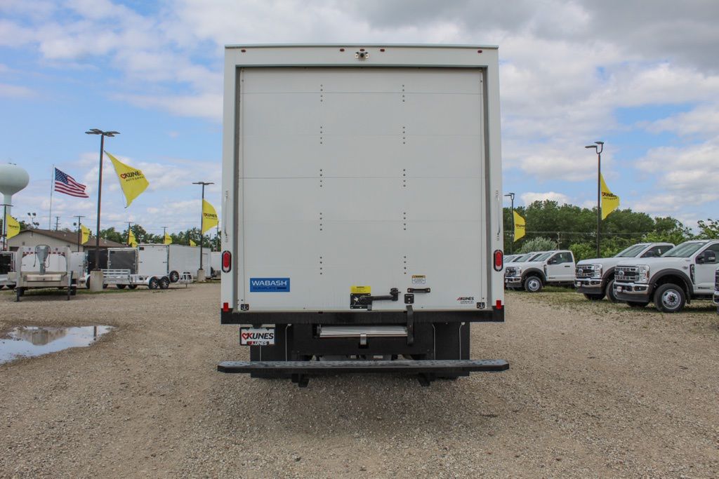 2025 Ford E-450 Cutaway photo 4