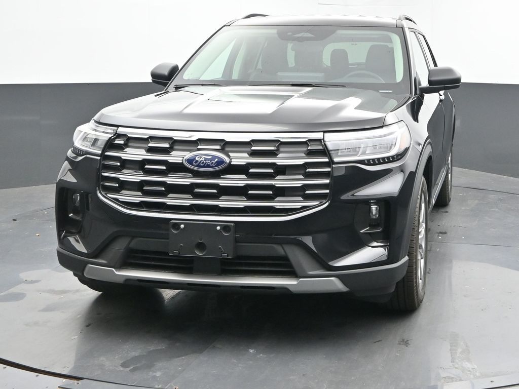 2025 Ford Explorer photo 3