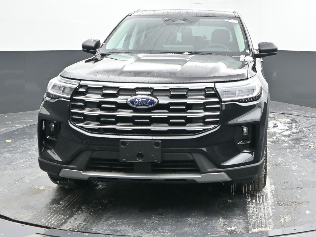 2025 Ford Explorer photo 2
