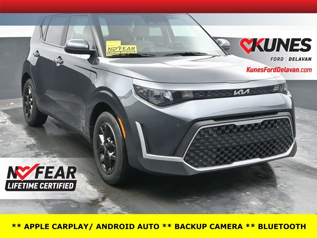 2025 Kia Soul LX's photo