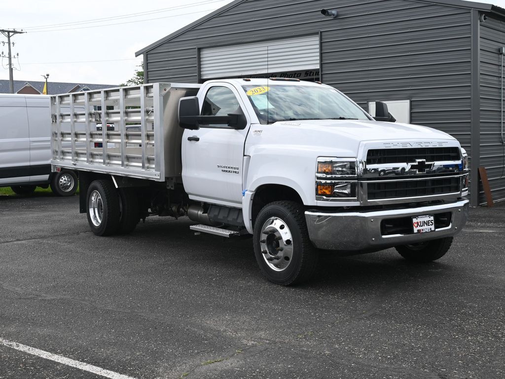 2023 Chevrolet Silverado 6500HD LT photo 2