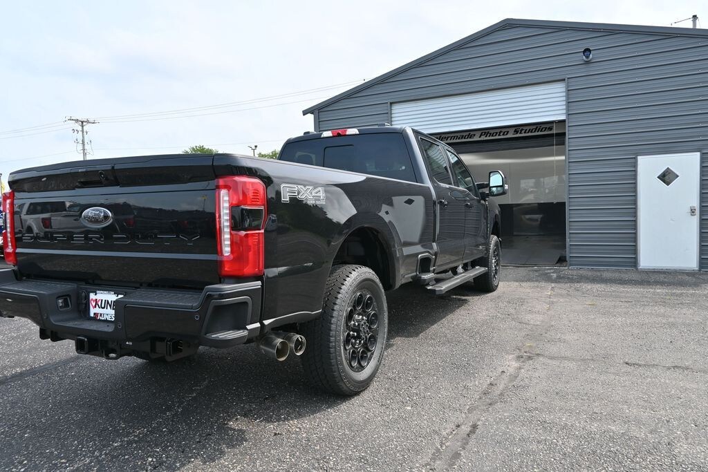 New 2026 Ford F-350 Lariat Truck Crew Cab