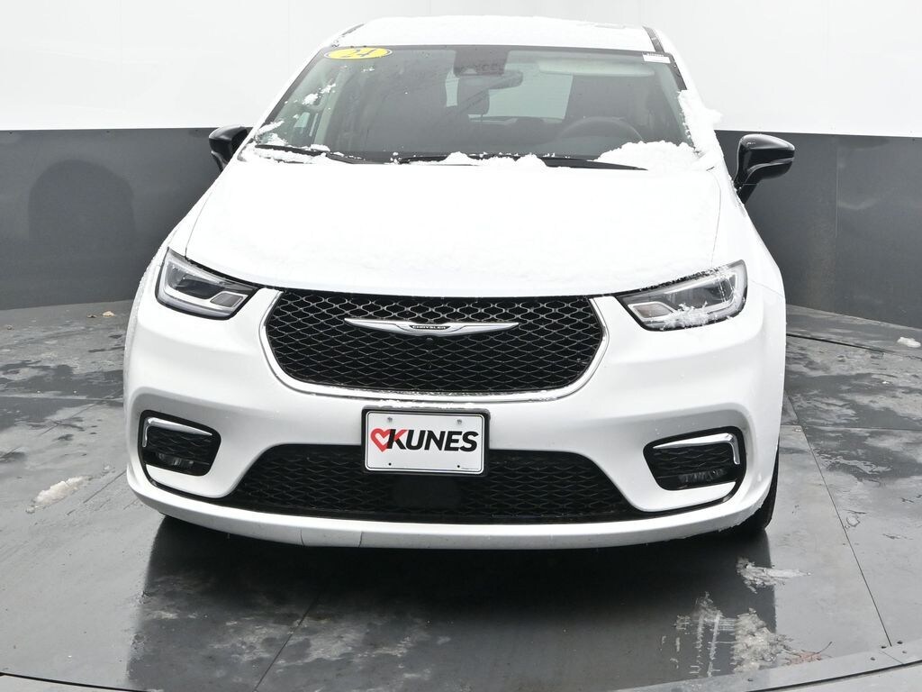 Used 2024 Chrysler Pacifica Touring L Van Passenger Van