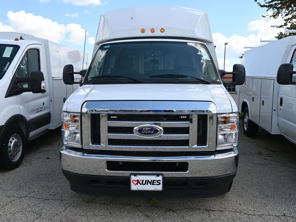 2025 Ford E-Series Cutaway Base - Photo 9