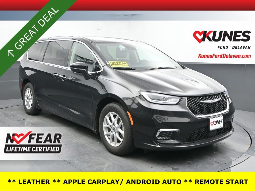 2023 Chrysler Pacifica Touring L's photo
