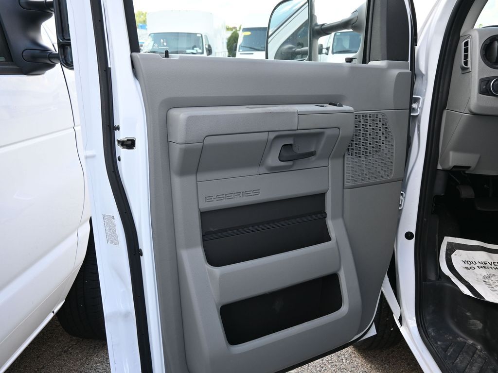 2025 Ford E-Series Cutaway Base - Photo 16