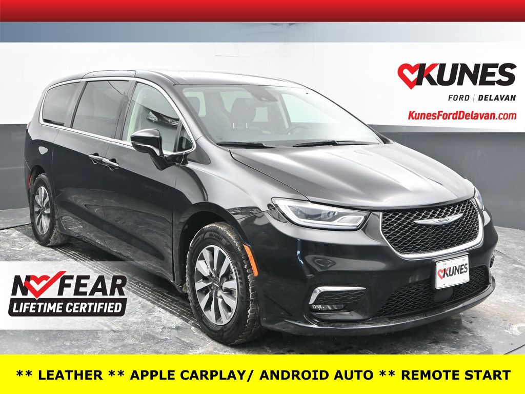 2024 Chrysler Pacifica PHEV Select