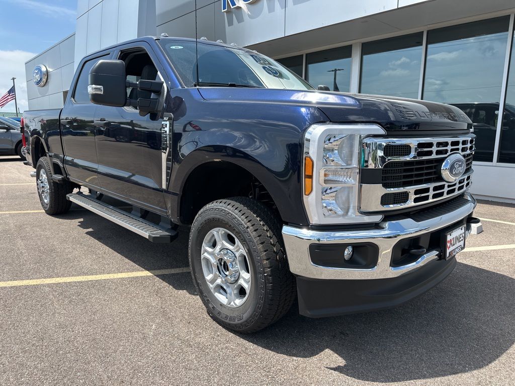 2025 Ford F-250 XLT photo 2
