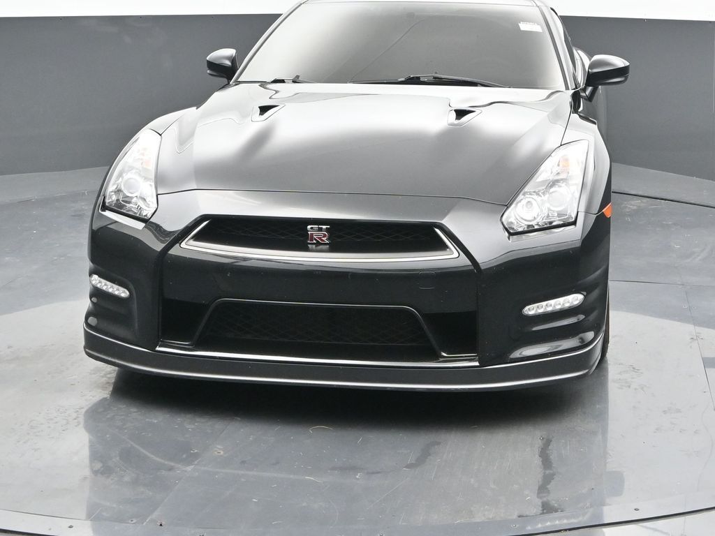 2014 Nissan GT-R Premium photo 3