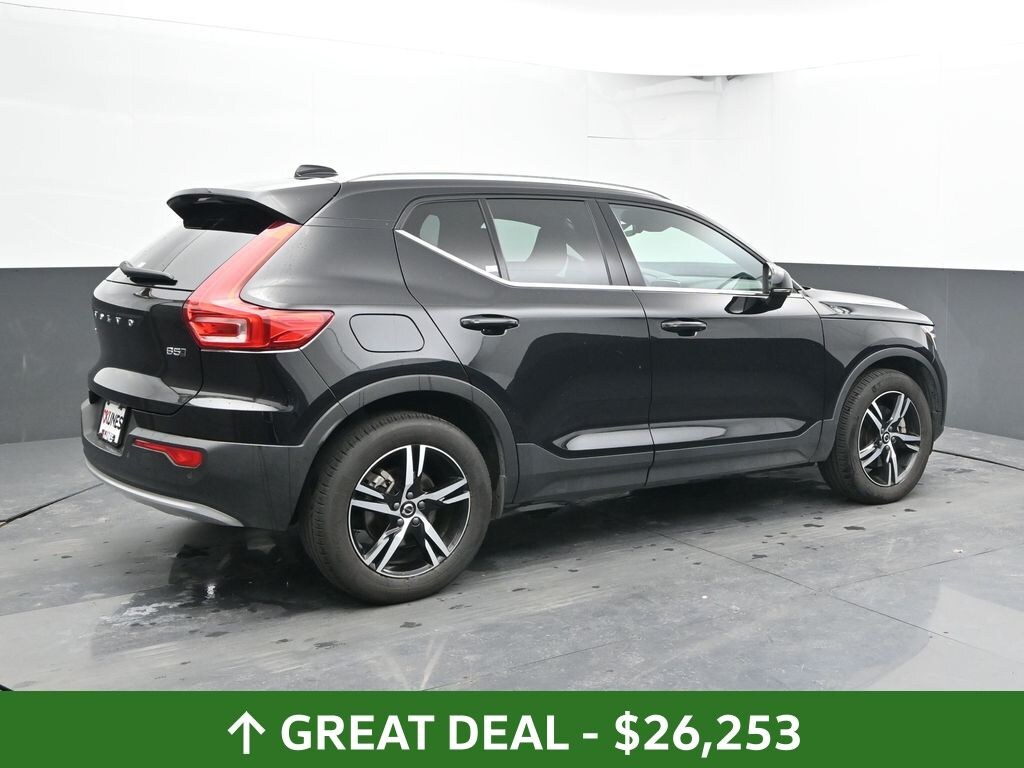 Certified 2025 Volvo XC40 B5 Core SUV