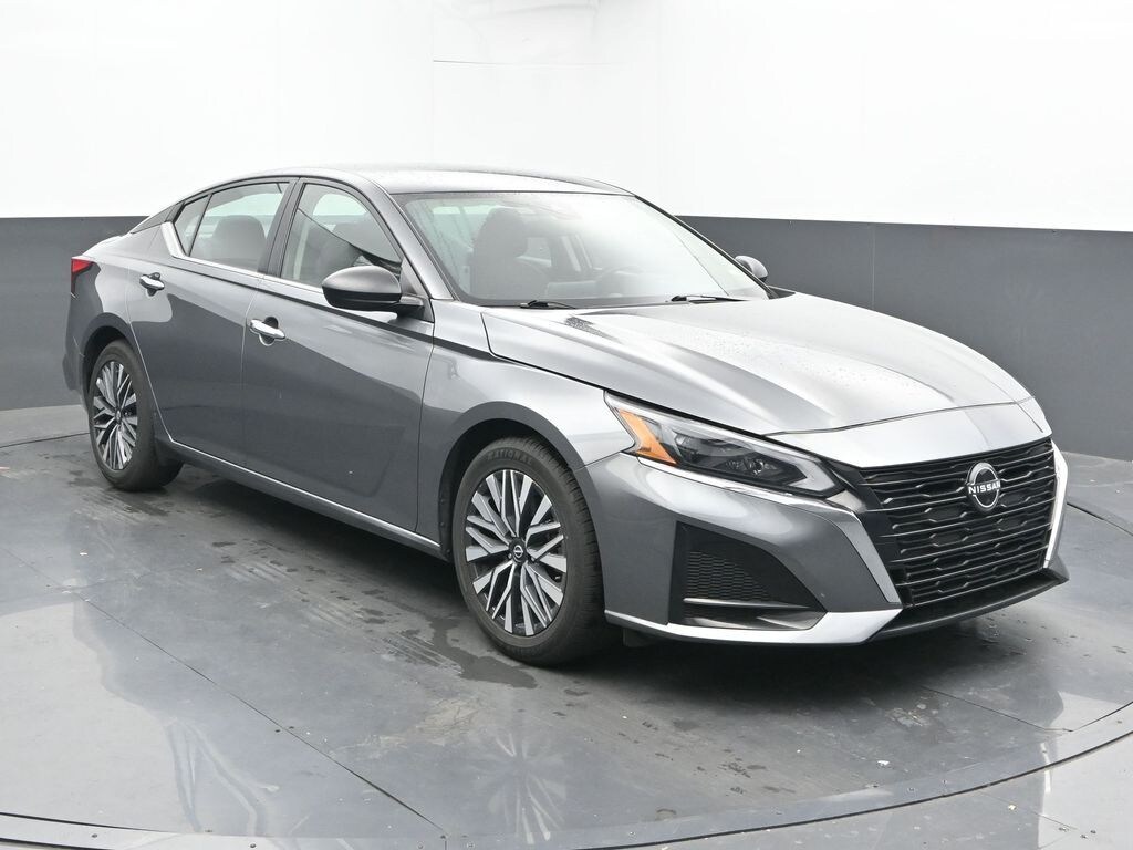 Used 2024 Nissan Altima 2.5 SV Sedan