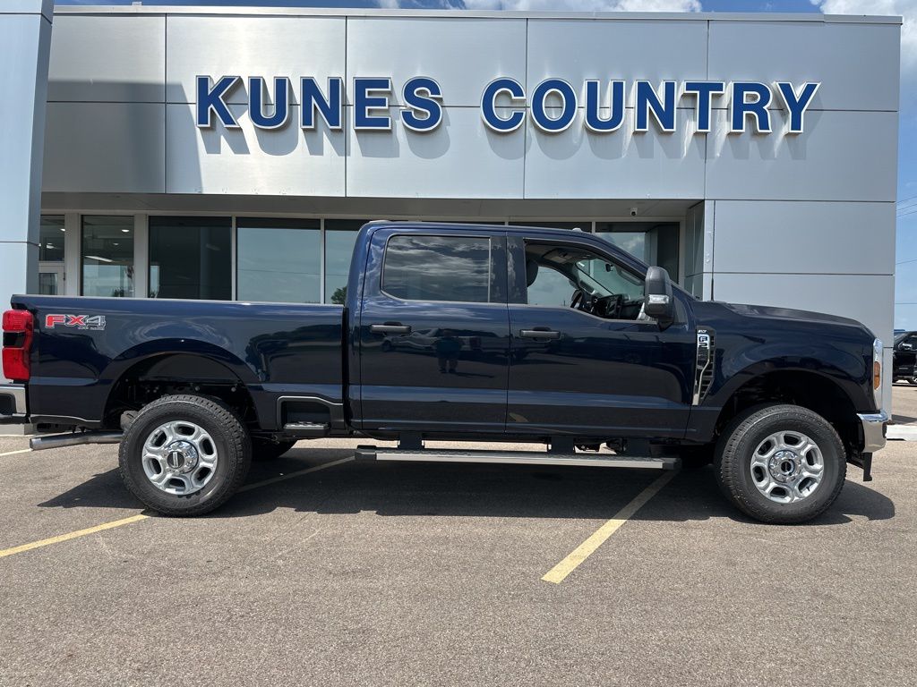 2025 Ford F-250 XLT photo 3