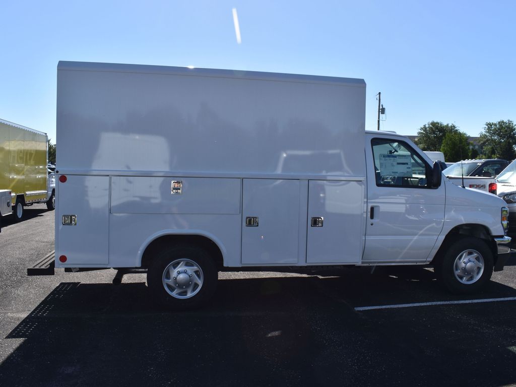2025 Ford E-350 Base photo 3