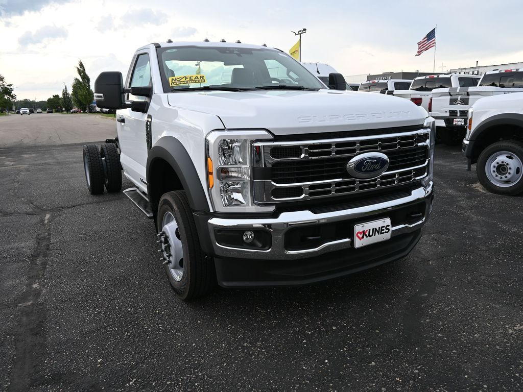 2025 Ford F-550 XL photo 3