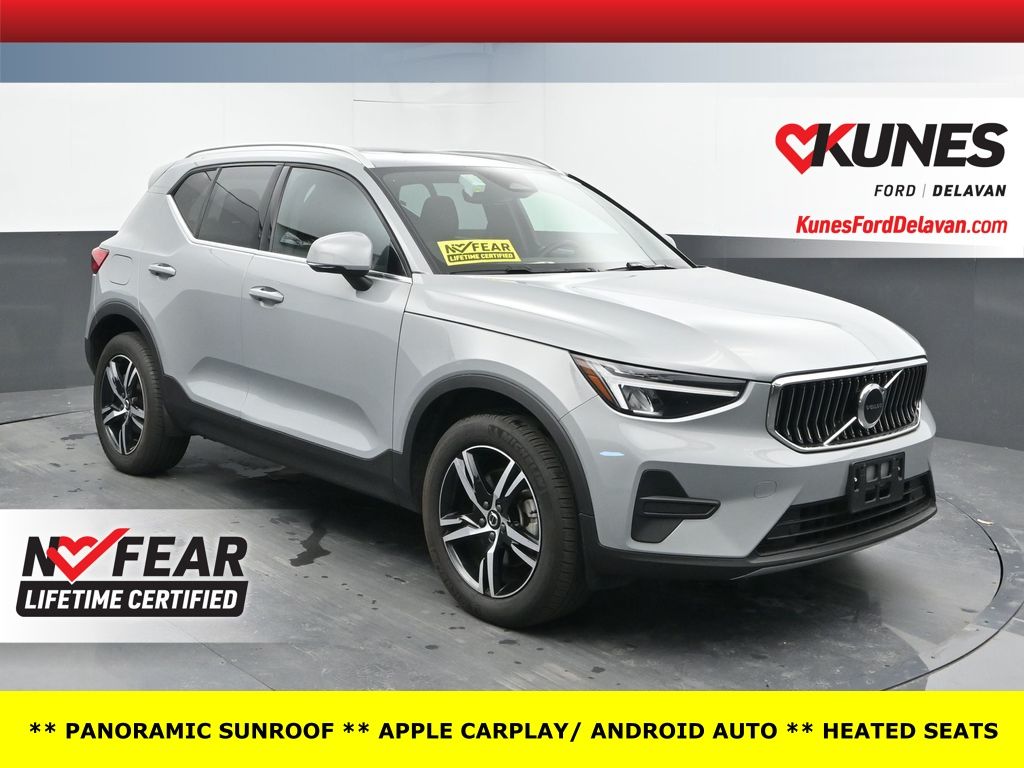 2025 Volvo XC40 B5 Core Bright AWD's photo