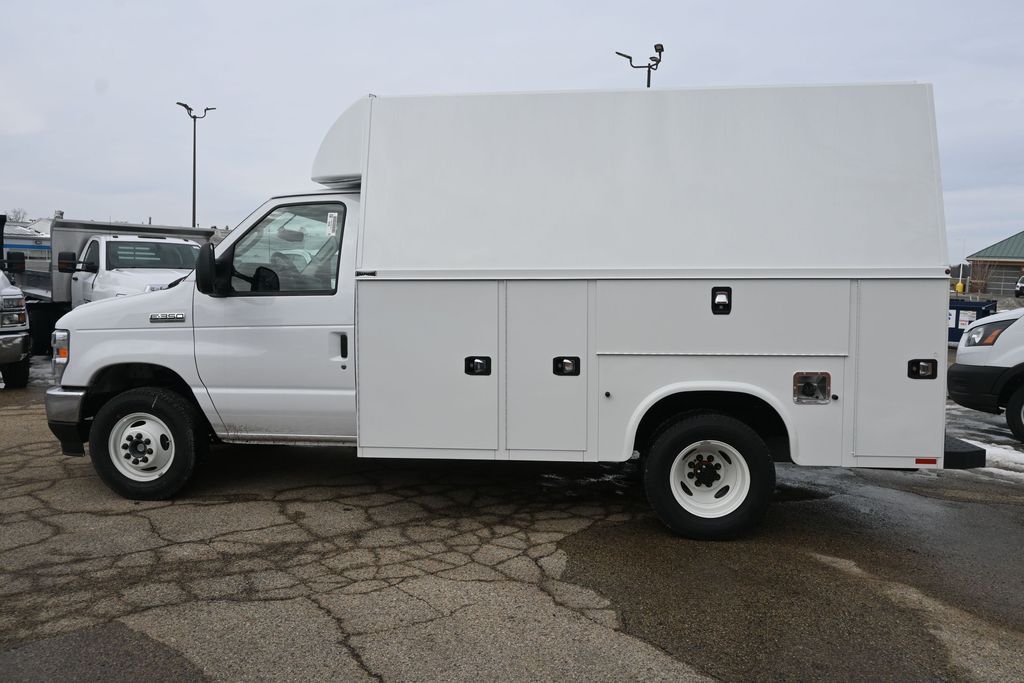 2025 Ford E-Series Cutaway Base - Photo 9