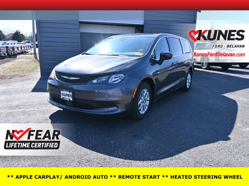 2023 Chrysler Voyager LX