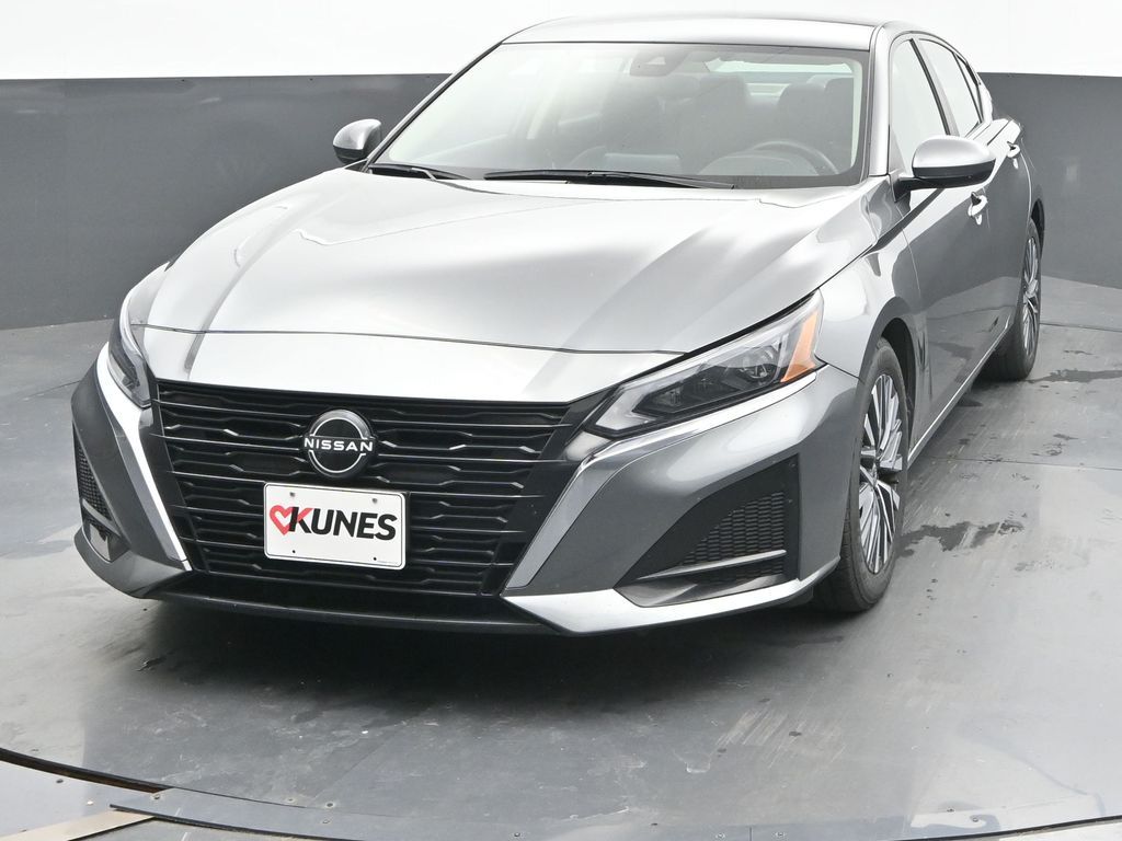 2023 Nissan Altima 2.5 SV photo 2