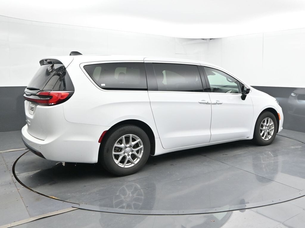 Used 2025 Chrysler Pacifica Select Van Passenger Van