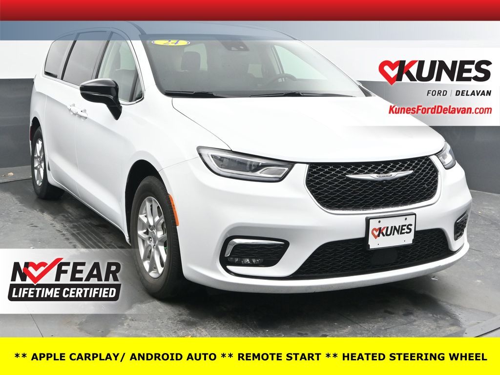 2024 Chrysler Pacifica Touring L's photo