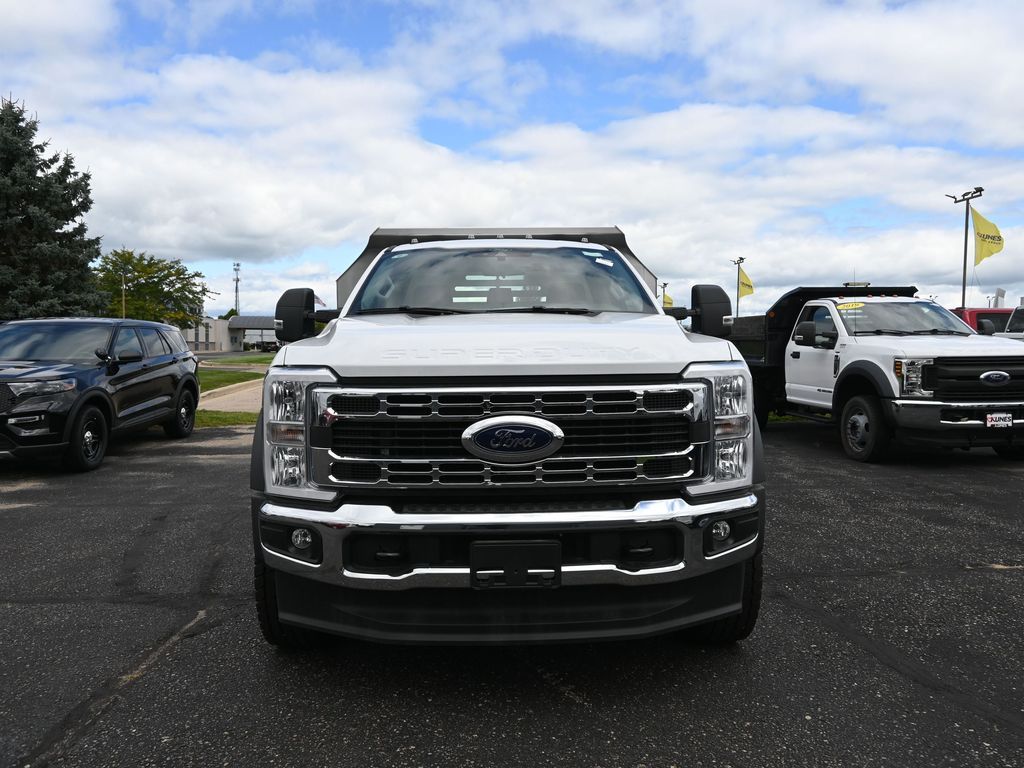 2025 Ford F-600 photo 2