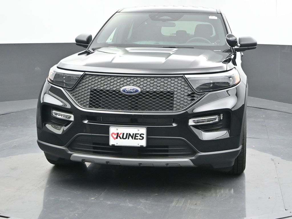 2025 Ford Explorer photo 2