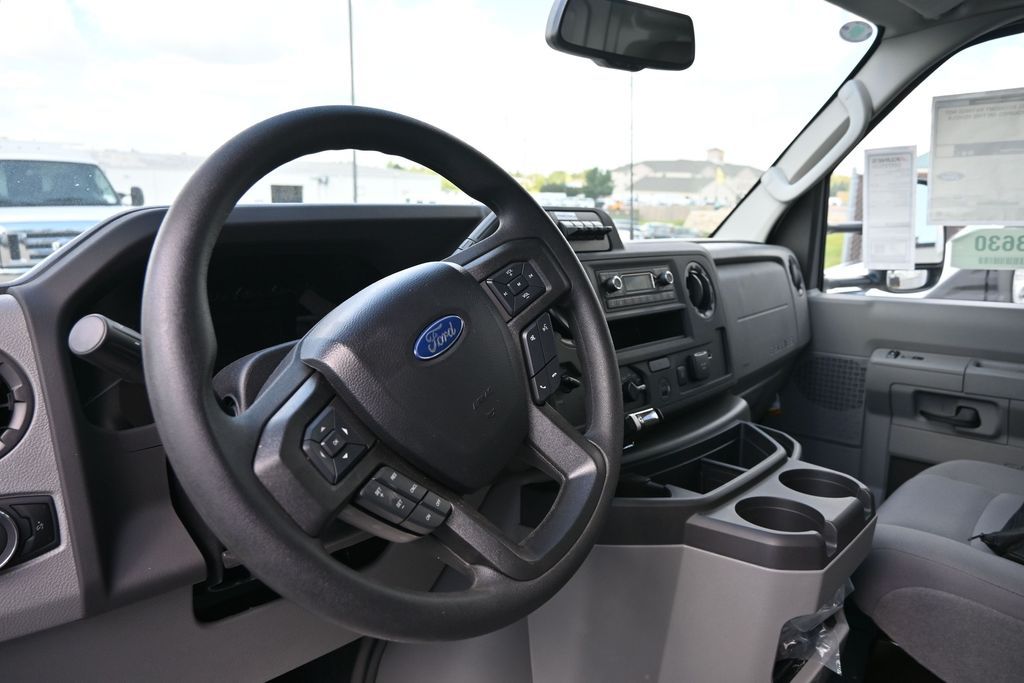 2025 Ford E-Series Cutaway Base - Photo 18
