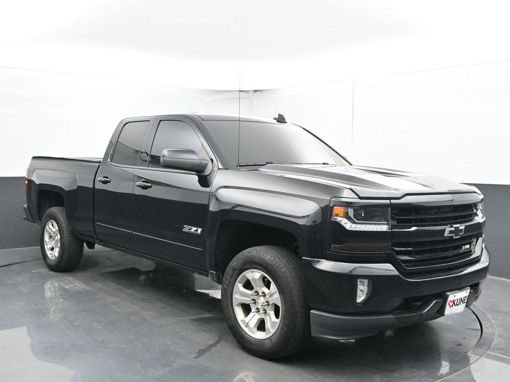 2018 Chevrolet Silverado 1500 LT photo 2