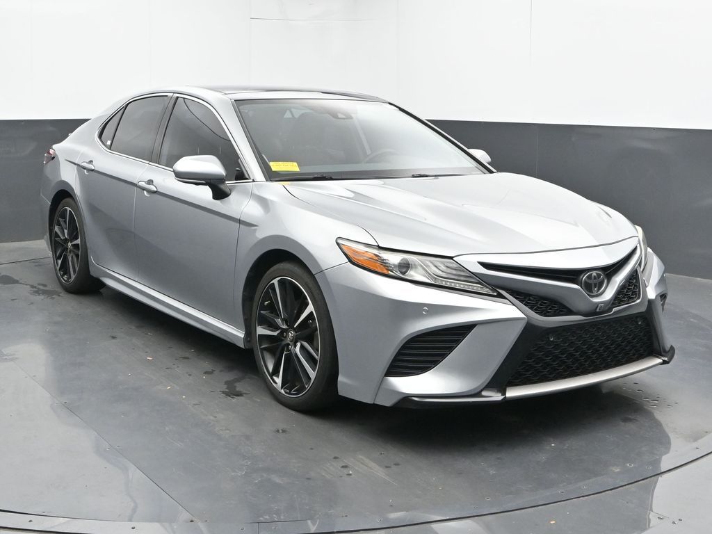 2019 Toyota Camry XSE photo 2