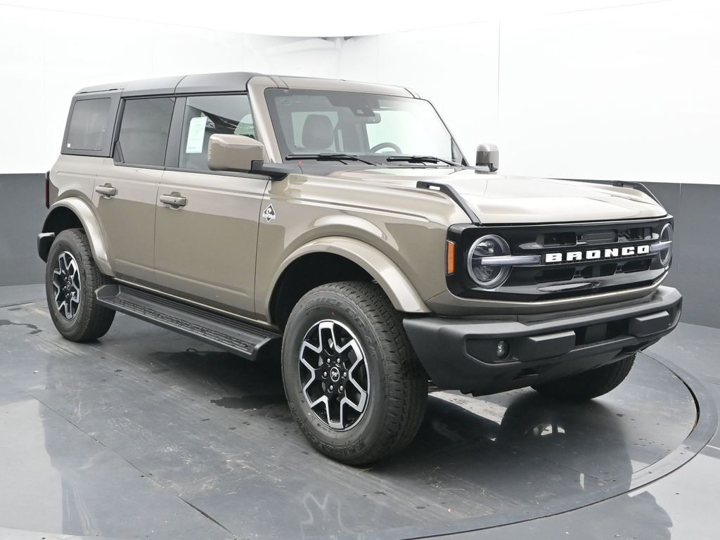 2025 Ford Bronco Outer Banks photo 2