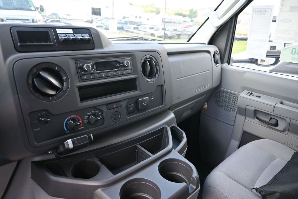2025 Ford E-Series Cutaway Base - Photo 19