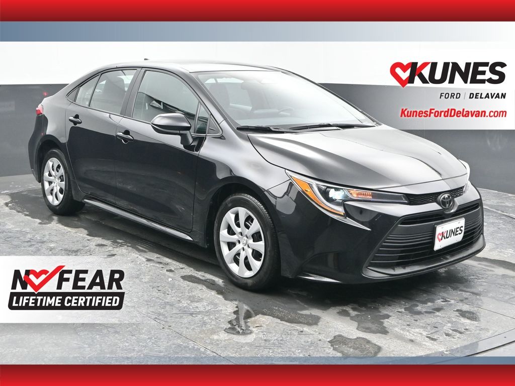 2025 Toyota Corolla LE's photo