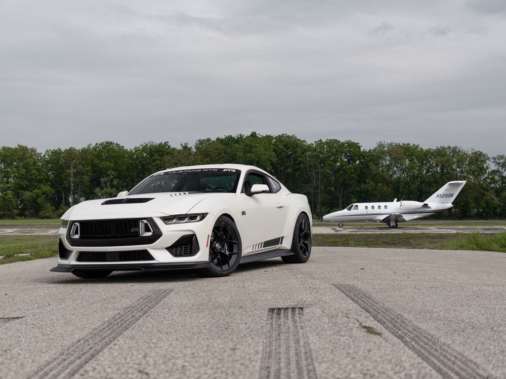 2025 Ford Mustang GT Premium photo 2