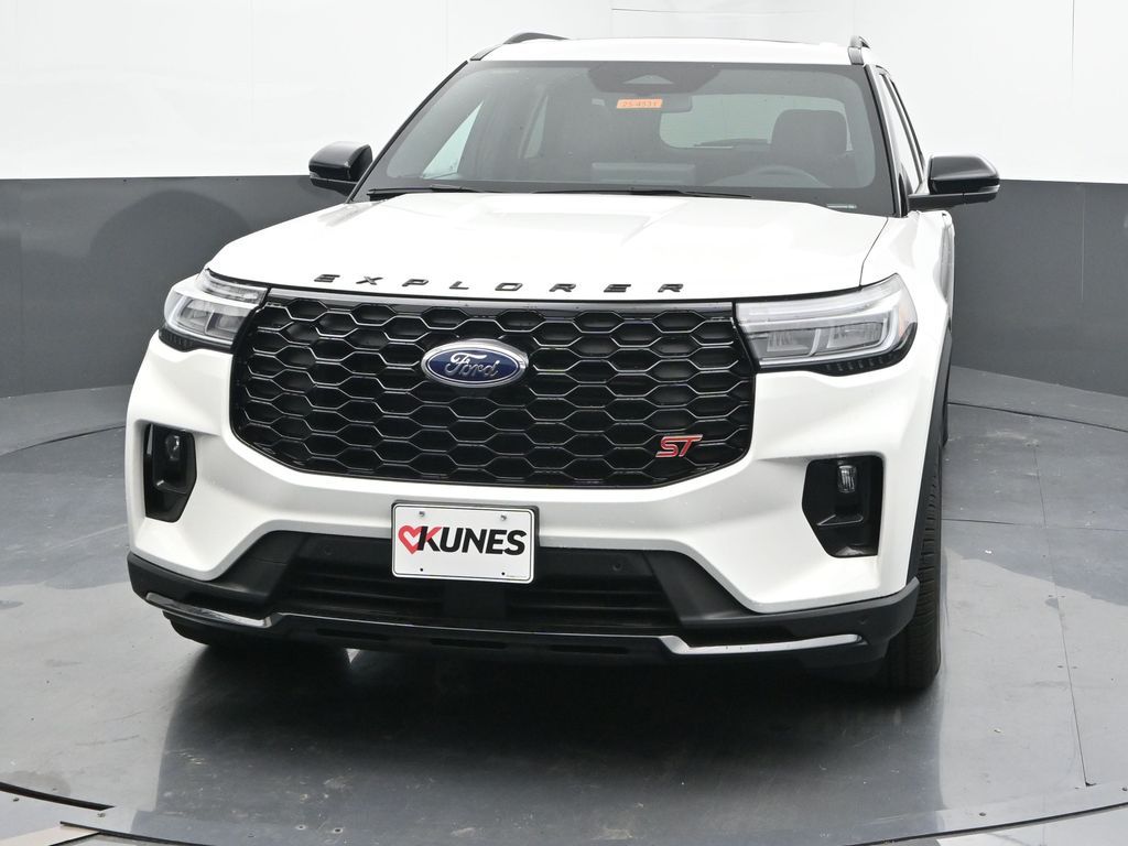 2025 Ford Explorer ST photo 3