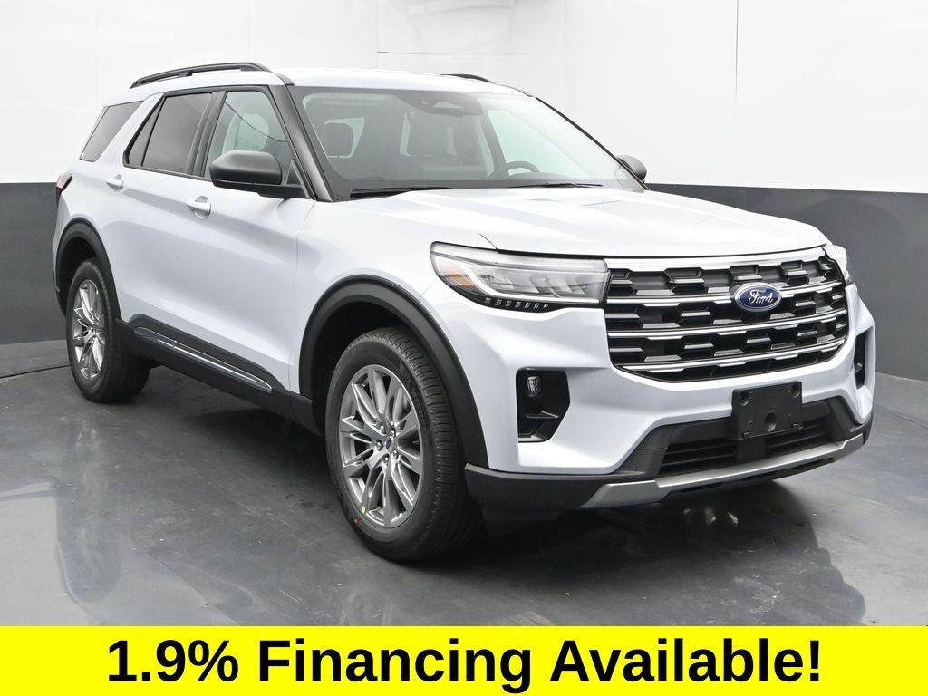 2025 Ford Explorer photo 2