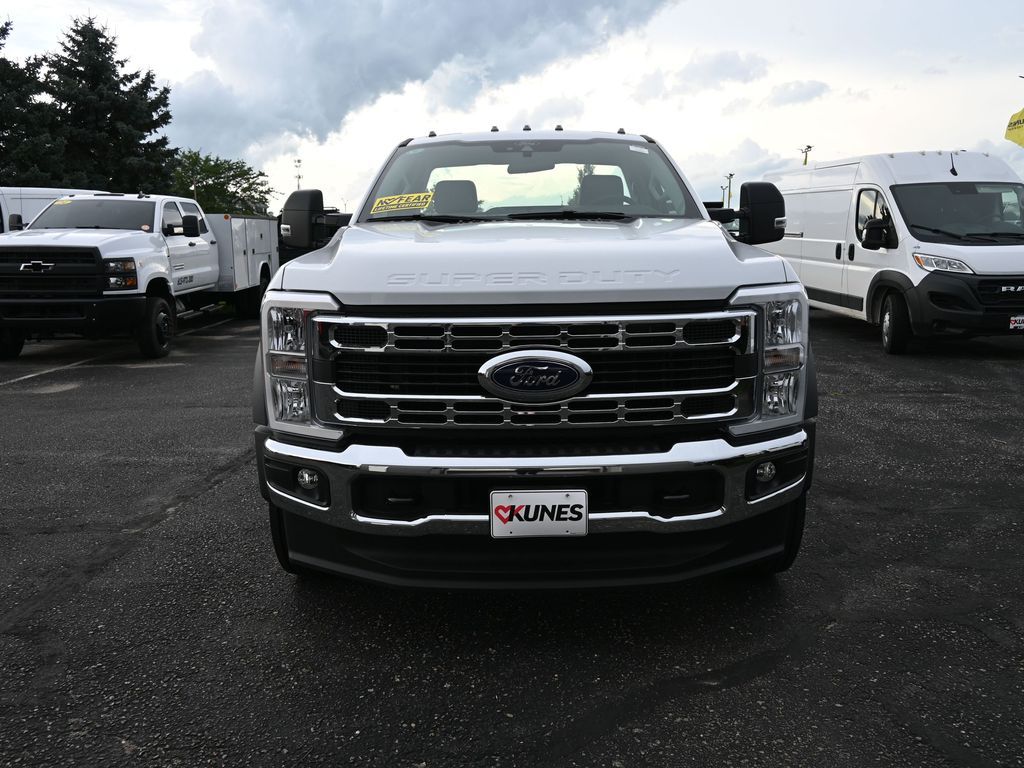 2025 Ford F-550 XL photo 2