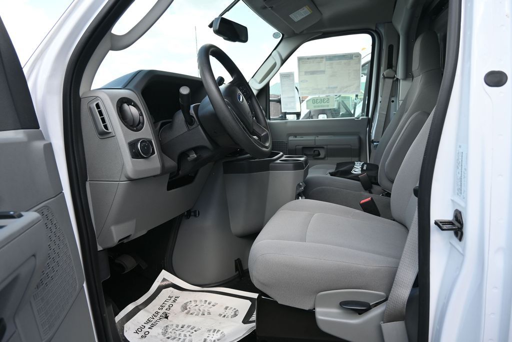 2025 Ford E-Series Cutaway Base - Photo 11