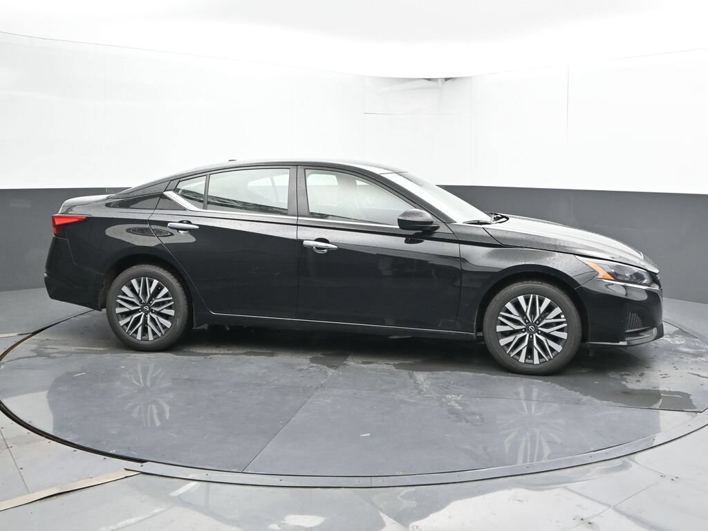 Used 2025 Nissan Altima 2.5 SV Sedan
