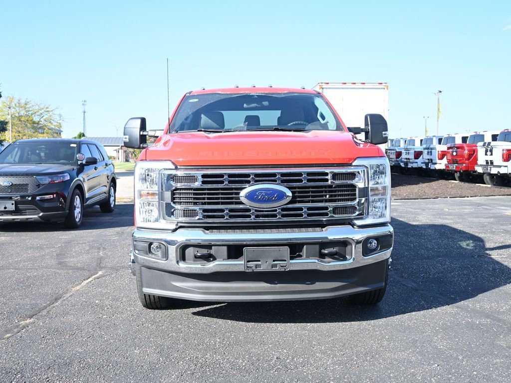2026 Ford F-350 XLT photo 2